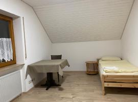 Ruhige 4 Zimmer OG-Wohnung Z2, hotel din Königsbronn