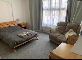 Studio Apartment Eastbourne Town Centre South Street, hotel in Eastbourne
