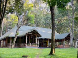 900 Woods Wayanad Eco Resort - 300 Acre Forest Property Near Glass Bridge, hotel in Meppādi