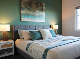 Three King Beds,Central A/C,Fireplace,Park,Disney+, self-catering accommodation in Edmonton