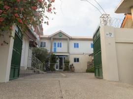 Village Francophone Hotel, hotel em Kasoa