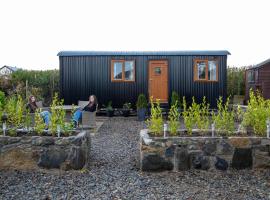 Carlingford Glamping Hut, apartment in Rathcor Lower