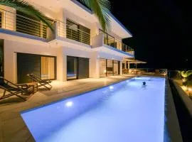 Villa Kilada on the Rocks