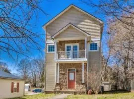 Skinny Big House in Jefferson City