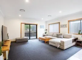 Tangerine - Pet Friendly - 3 Mins Walk to Beach