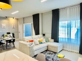 New house 3Bedroom 2Bathroom Free parking, hotel com estacionamento em Ban Huai Sai Tai