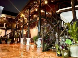 Vieng Savanh II Hotel, hotel with parking in Luang Prabang