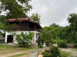 Mary Home Stay Riverside in Luangprabang, βίλα σε Luang Prabang
