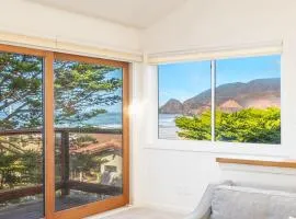 Oceanview Beach Home Walk to Beach Trails Food Family Activities