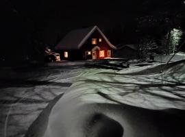 Villa Haaveranta - Cosy cabin by the lake: Rovaniemi şehrinde bir dağ evi