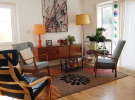 Comfortable artistic house welcomes you!, apartamento em Oxford
