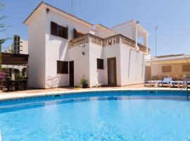 Villa Ses Ancores 300m from Sa Coma Beach, Hotel in Sa Coma