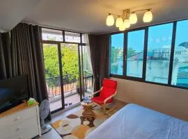 T Home Balcony Homestay