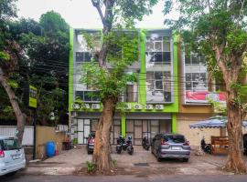 Urbanview Hotel AVA Semarang near Akademi Kepolisian Semarang by RedDoorz, hotel v destinaci Jatingaleh