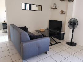 Charmant appartement à 1 minute du lac, недорогой отель в городе Анси