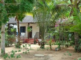 Hotel Village Vacances Awale Plage, hotel with parking in Grand-Popo