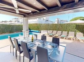 La Torre Villa Bacalao - A Murcia Holiday Rentals Property, отель с бассейном в городе Рольдан