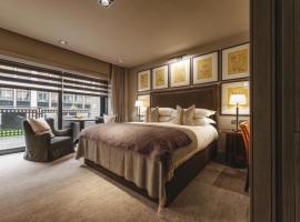 Dakota Leeds: Leeds'te bir otel