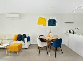 Kashmir, Modern and luxury 2BR 2BA, Fast WiFi & Netflix, Free Parking, Central Location, near CBD, luxury hotel in Canberra