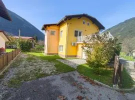 Friends House Sužid