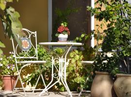 The OLive Tree, hotel in Ẕafririm