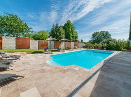 Gite spacieux 410 m, Hotel in Trentels
