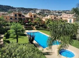 Piso bonito cerca de la playa con piscina, jardín, gimnasio y garaje