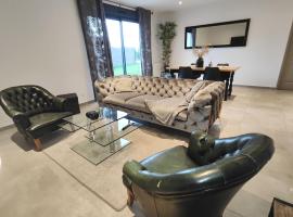 Sens: Villa Prenium, suite et jardin 3 chambres, cheap hotel in Cuy