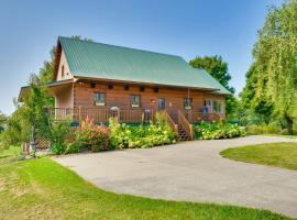 Warm and Cozy Clayton Cabin Near St Lawrence River!, hotel with parking in Clayton