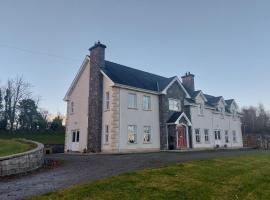 Molly's Self Catering Accommodation, casa de férias em Cavan