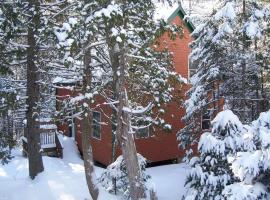 Summer Paradise Cabin in Acadia, near Long Pond, villa in Somesville