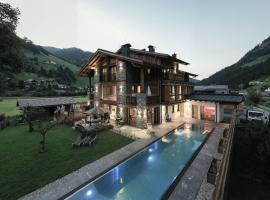 Alpine Lofts M26, hotel with pools in Grossarl