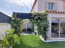 Maison entière Redessan, hotel a Redessan