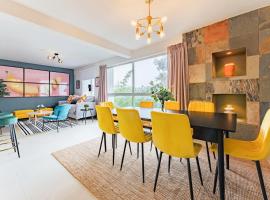 NEW Cheerful Family Friendly Roma Norte Condo, apartmán v rezidenci v destinaci Mexico City