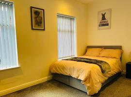 Luxury Double & Single Rooms with En-suite Private bathroom in City Centre Stoke on Trent，特倫特河畔斯托克的飯店