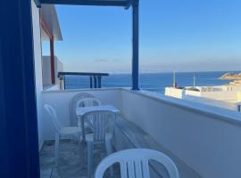 Sea views - Marble Palace - 2 floors, hotel de playa en Tinos