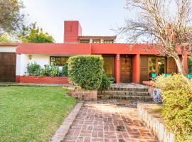 Habitación Privada en Casa de Familia, homestay in Villa Gesell