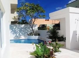 Edifico con departamentos amplios cerca de la playa, apartman u gradu 'Puerto Morelos'