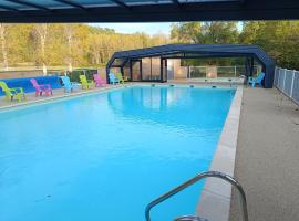 Camping Le Douzou, hotel with parking in Bouzic