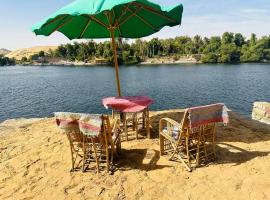 Nubian Bride guest house, hótel í Aswan