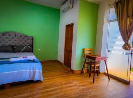 Hotel LUCHINE, hotell i Pucallpa