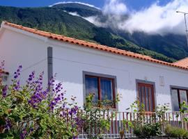 Sunflower Guest House - Pico, self catering accommodation in São Caetano