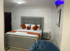 JCB HOTEL & LOUNGE, hotel with parking in Lagos