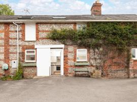 The Stable—Historic Property in Downwood Vineyard, hotel perto de Ashley Wood Golf Club, Blandford Forum