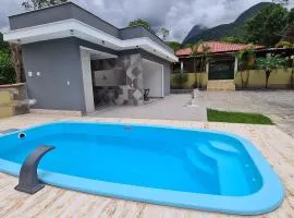 Casa de serra com piscina privativa e cachoeira