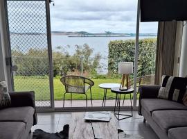 ON THE WATERS EDGE, hotel with parking in Port Lincoln