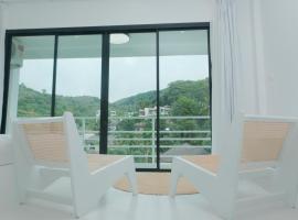 MoonE, serviced apartment in Ban Karon