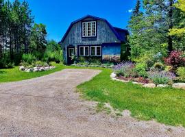 Three Sister's Cottage Barn, hotel in Sister Bay