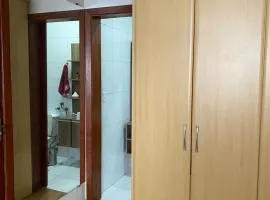 Quarto em Casa na rua mais linda da Cidade