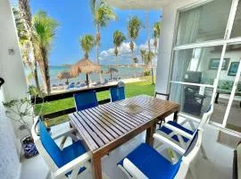 Bttm floor beachfront condo in Half Moon Bay Akumal
